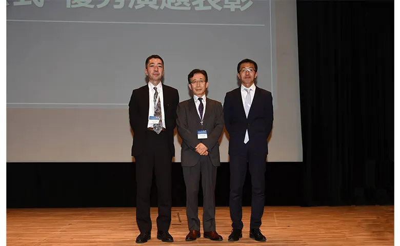 	第3回JKOPS 表彰式後　回生病院 五味徳之先生　横浜石心会病院 竹内良平医　第4回JKOPS大会長 近藤英司先生